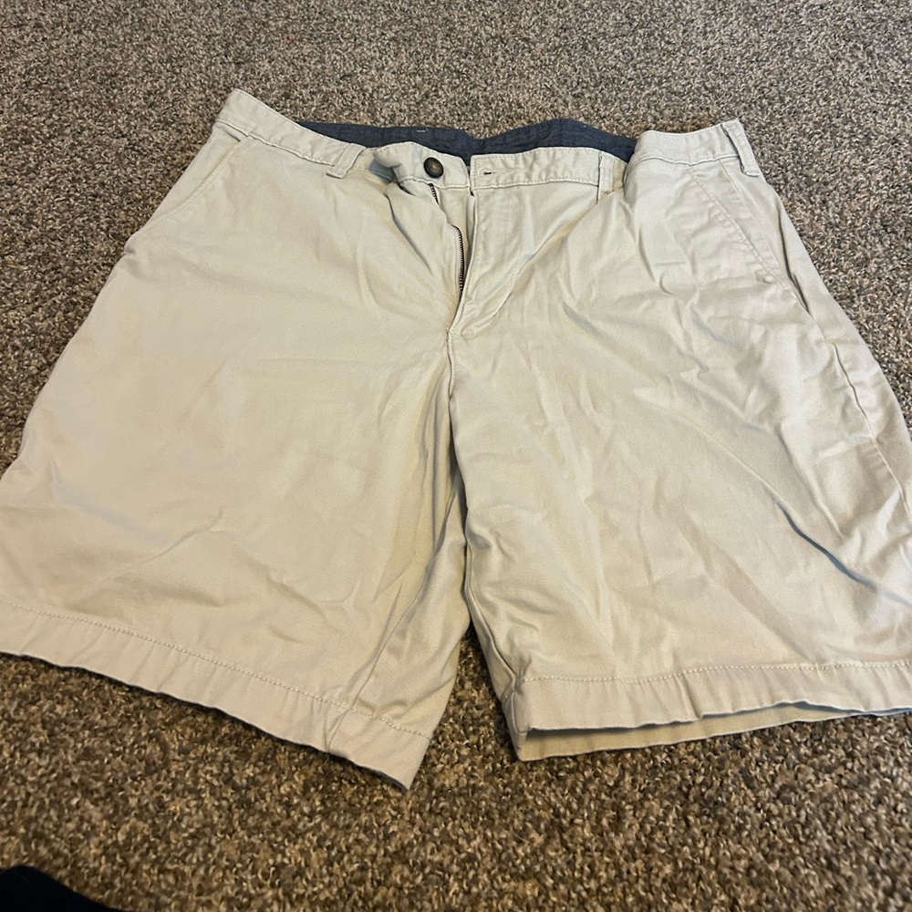 Men’s khaki George shorts